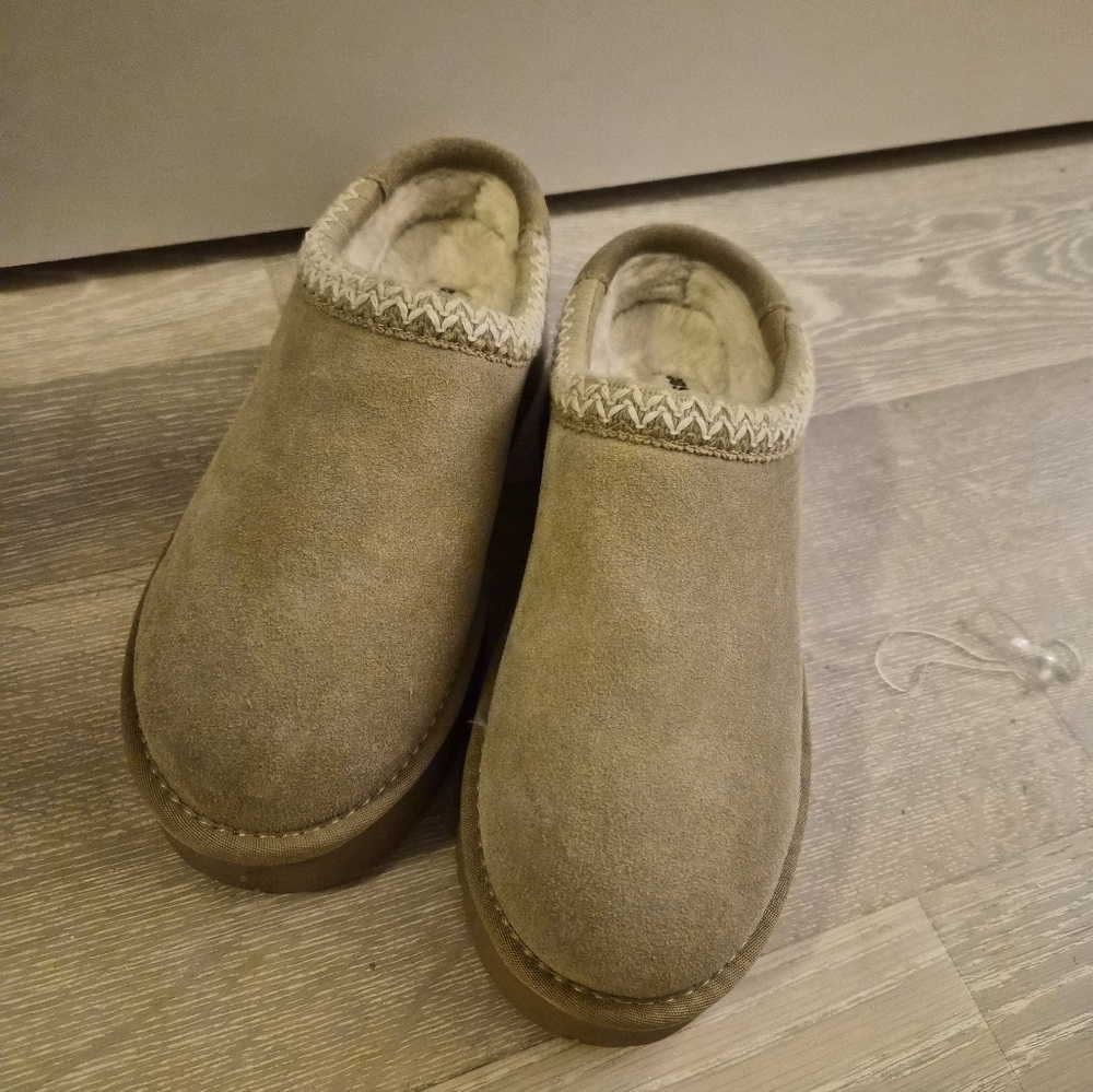 Cozy Tan Suede Mules (NEW)